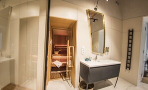Deluxe Apartment, Sauna, City View (8) | Bathroom