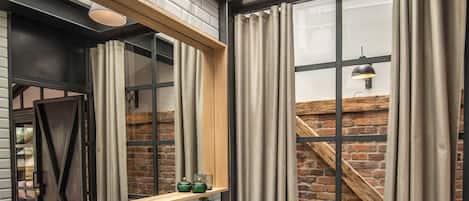Superior Apartment, 1 Bedroom, Fireplace (Castle View; 20) | Bathroom | Free toiletries, hair dryer, slippers, towels