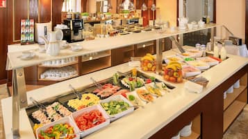 Tägliches Frühstücksbuffet (24 EUR pro Person)