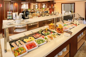 Café da manhã com buffet todos os dias (EUR 24 por pessoa) 