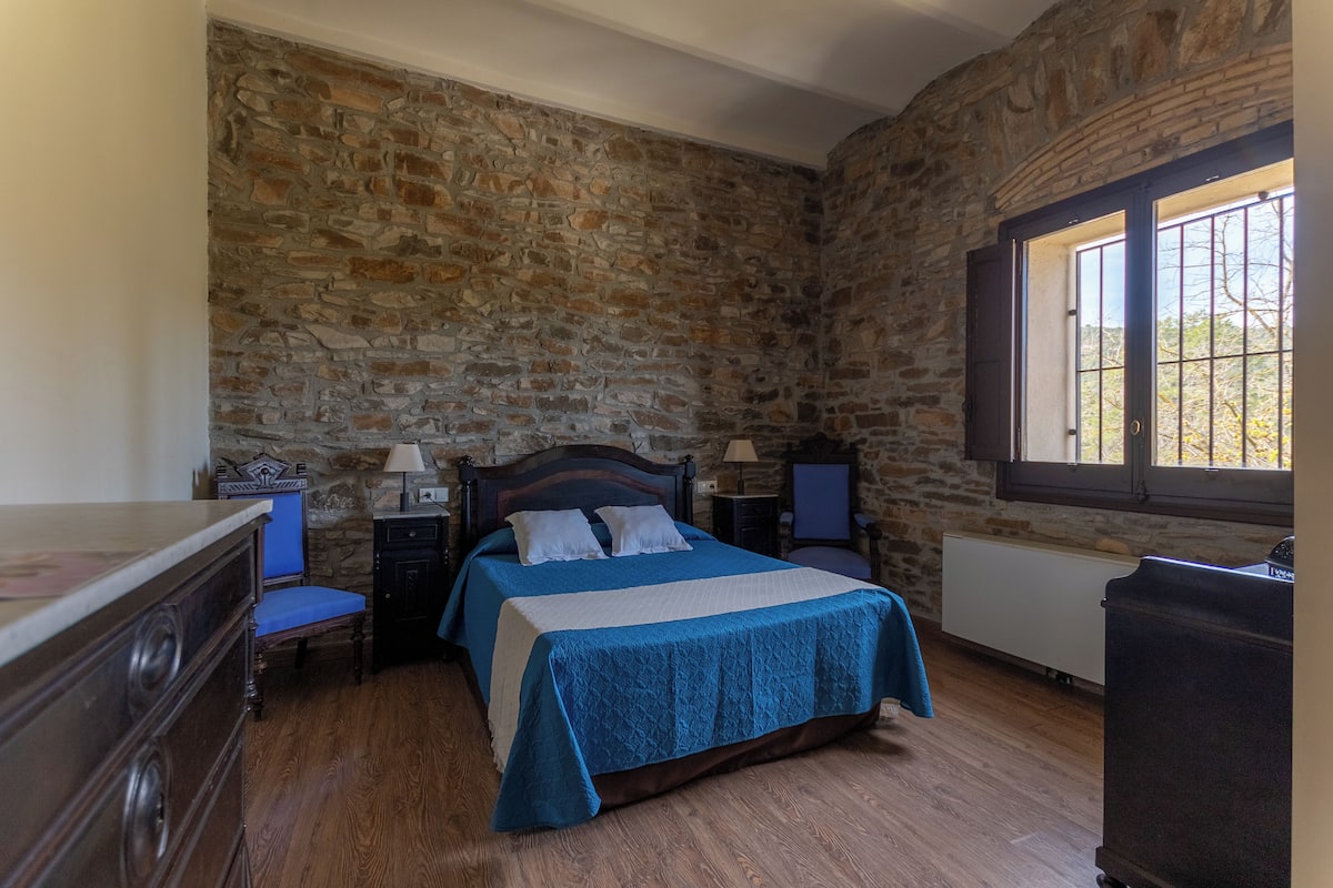 2 habitaciones, escritorio, cunas gratuitas y wifi gratis