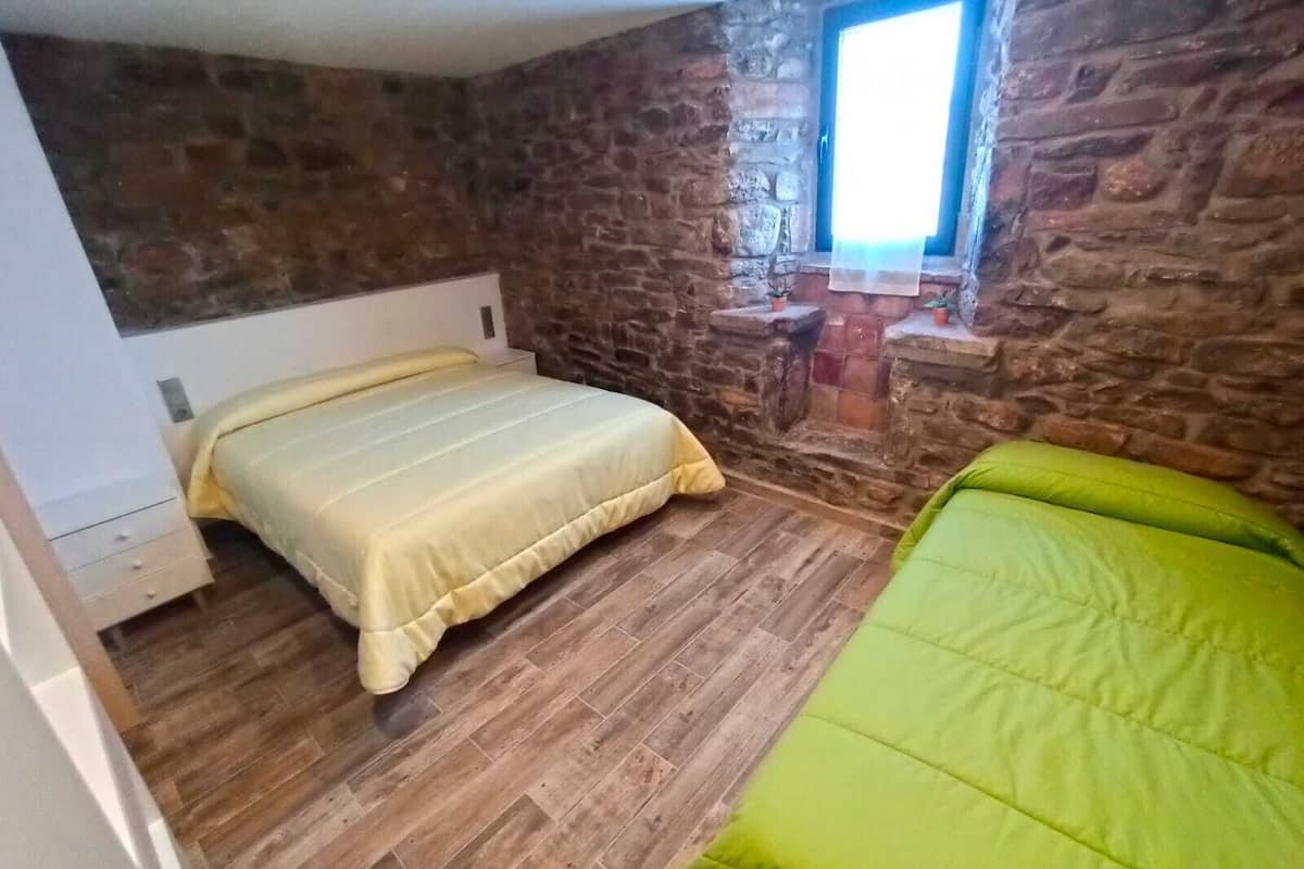 2 habitaciones, escritorio, cunas gratuitas y wifi gratis