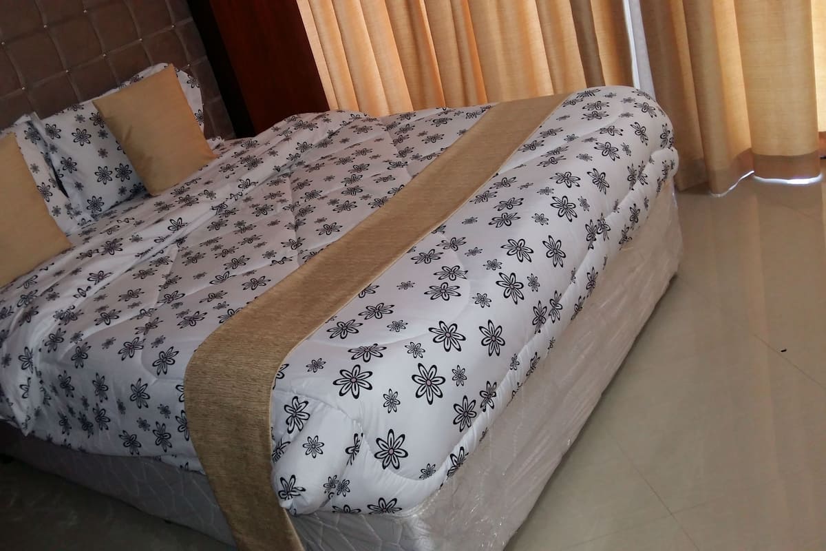 Bureau, Wi-Fi gratuit, draps fournis