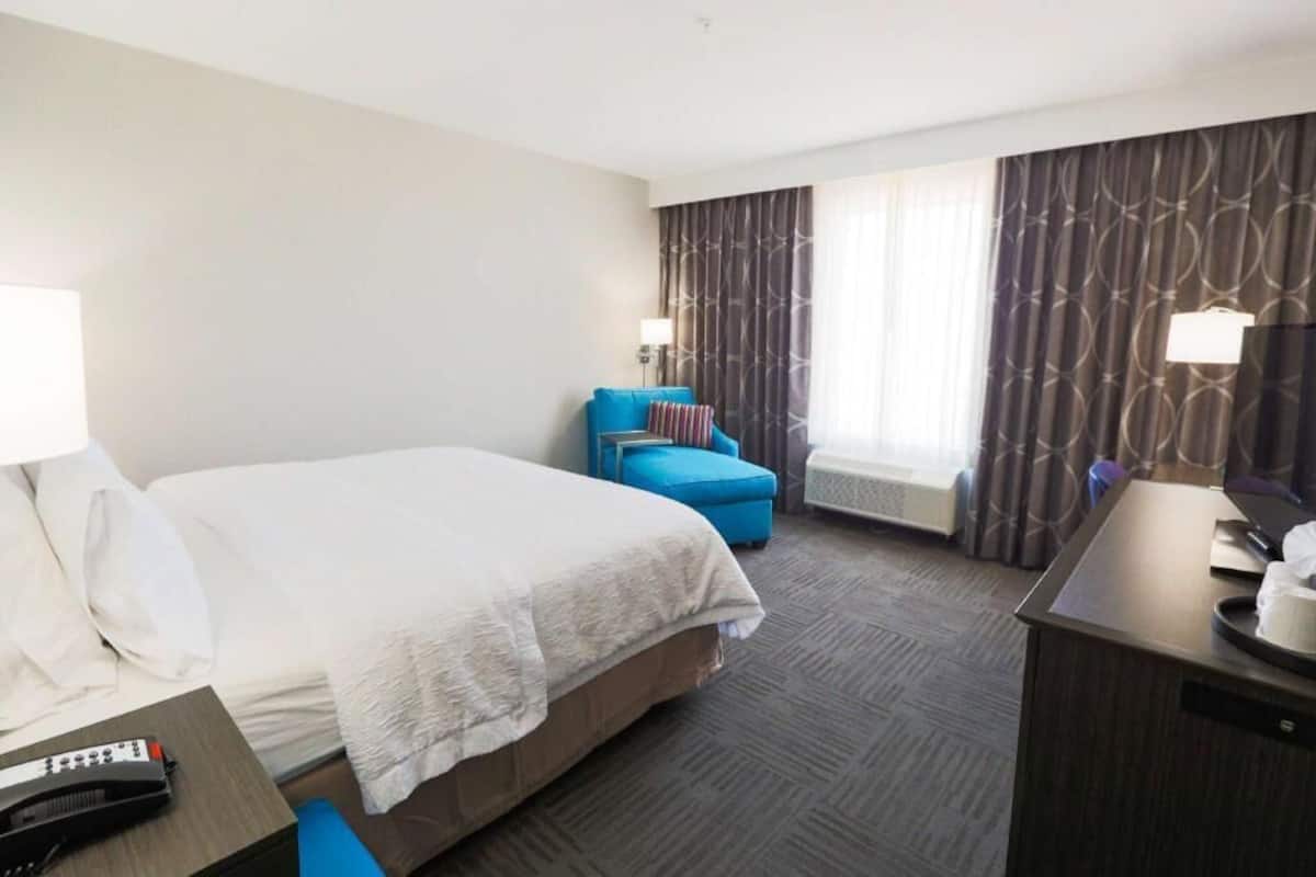 Hypo-allergenic bedding, in-room safe, free cribs/infant beds, free WiFi