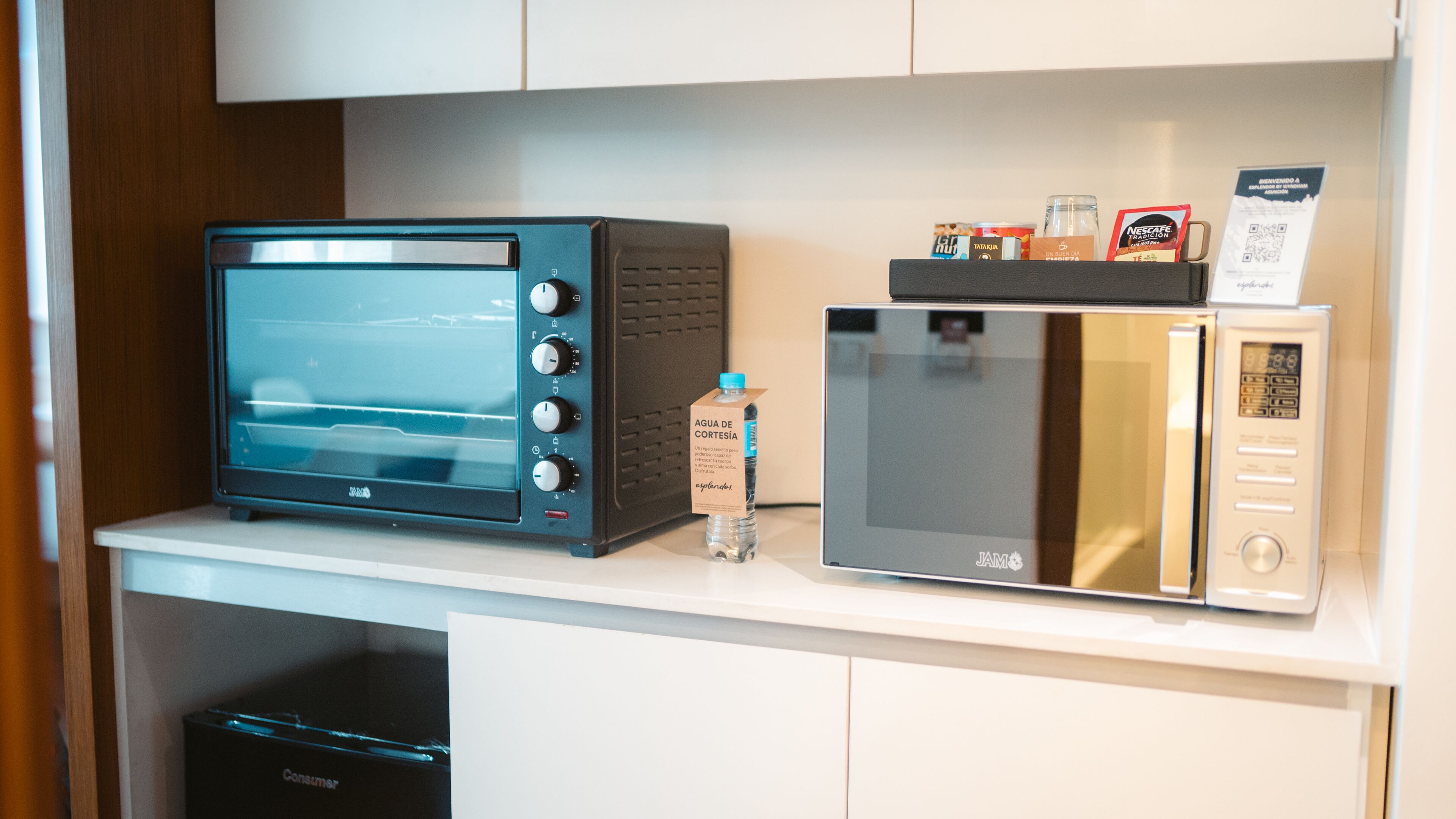 suite, 1 king bed, non smoking | premium bedding, minibar, in-room safe, desk