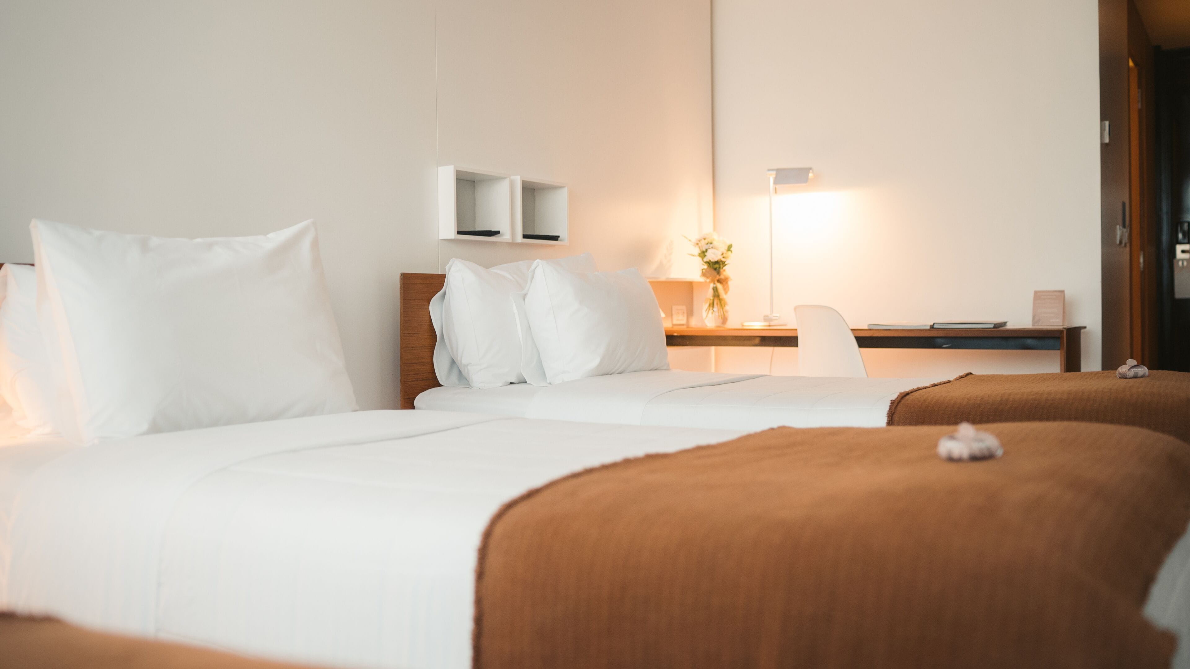 room, 2 single beds, non smoking | premium bedding, minibar, in-room safe, desk