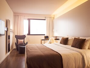 Ropa de cama de alta calidad y minibar 