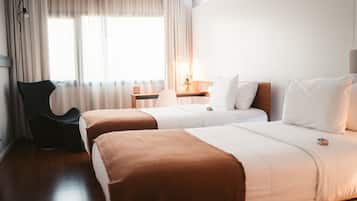 Room, 2 Single Beds, Non Smoking | Premium bedding, minibar, in-room safe, desk