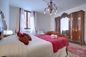 Appartement, plusieurs lits | 2 chambres, literie de qualité supérieure, fer et planche à repasser