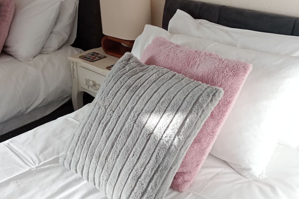 Kamar Twin (First Floor Room 6) | Seprai premium dan Wi-Fi