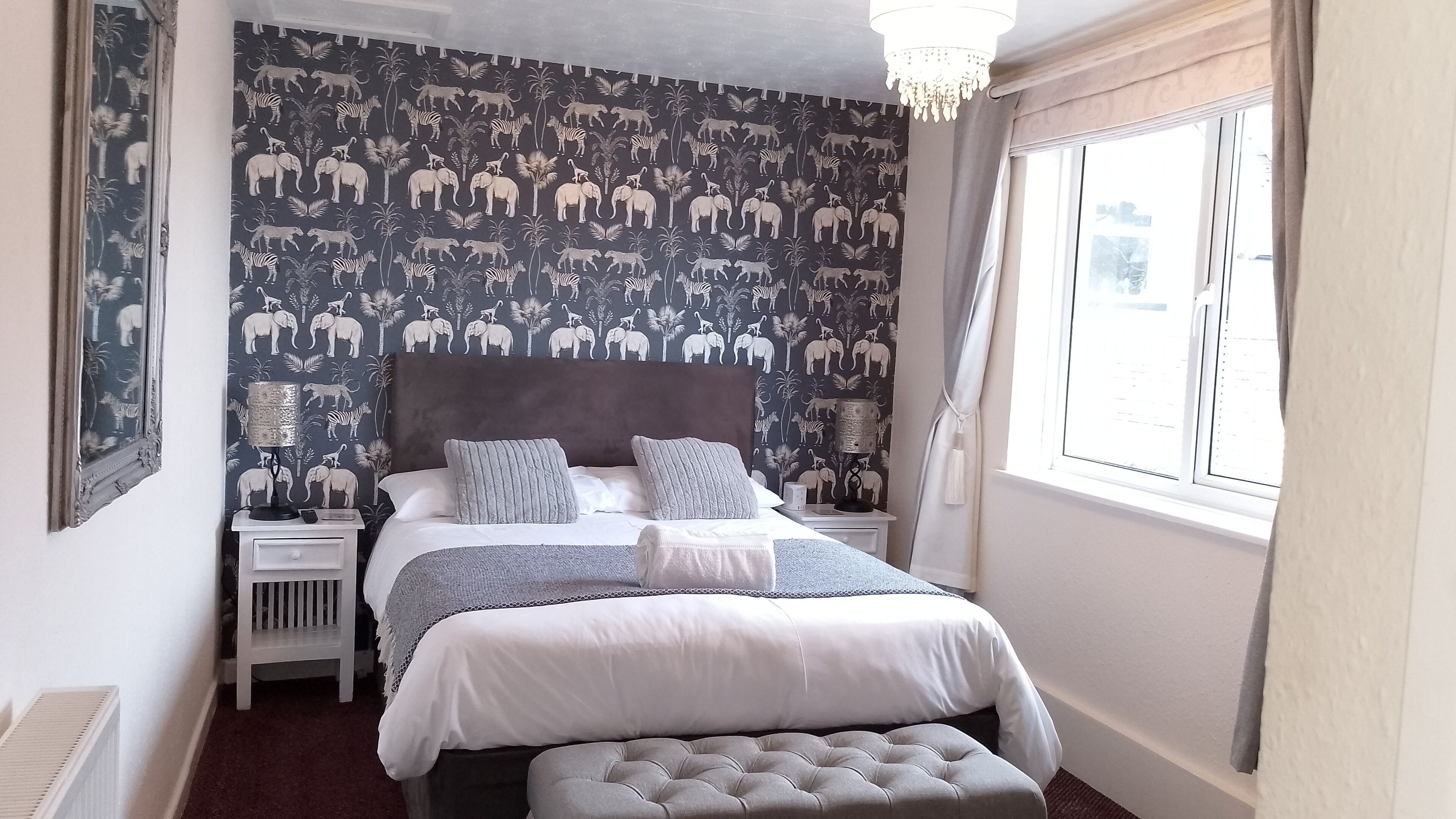 Kamar Double (Room 9) | Seprai premium dan Wi-Fi