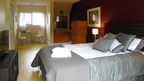Ropa de cama de alta calidad y tabla de planchar con plancha
