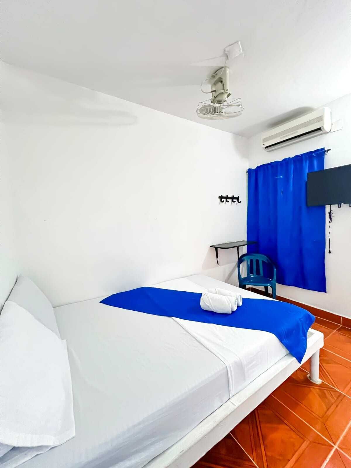Iron/ironing board, bed sheets