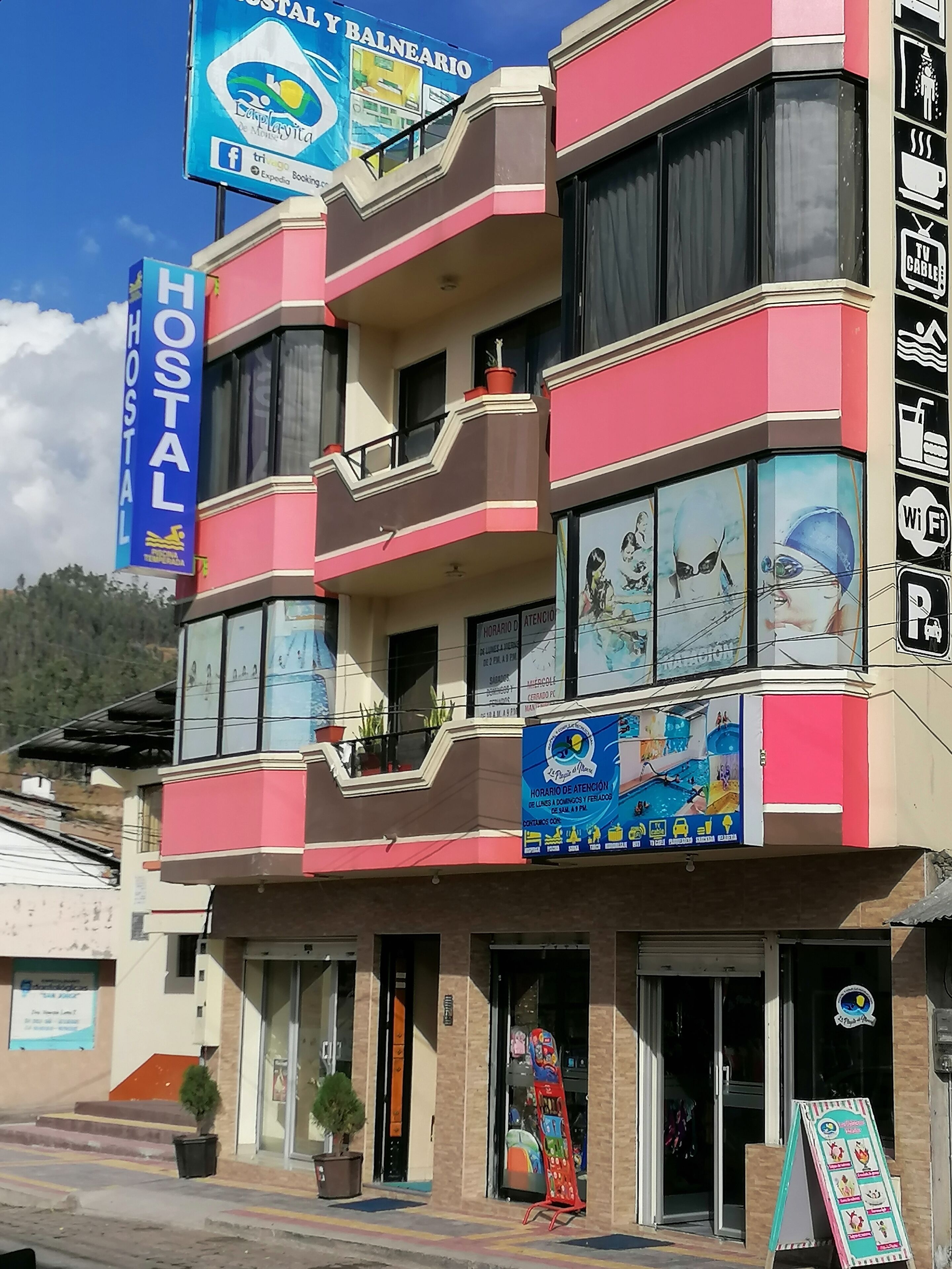 Vista frontal de la propiedad