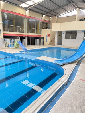 2 indoor pools, outdoor pool - Hostal y Complejo recreacional La Playita de Monse (Otavalo)