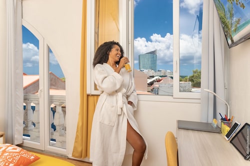 Foyal Suites