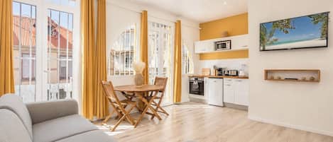 Deluxe Apartment | Living area