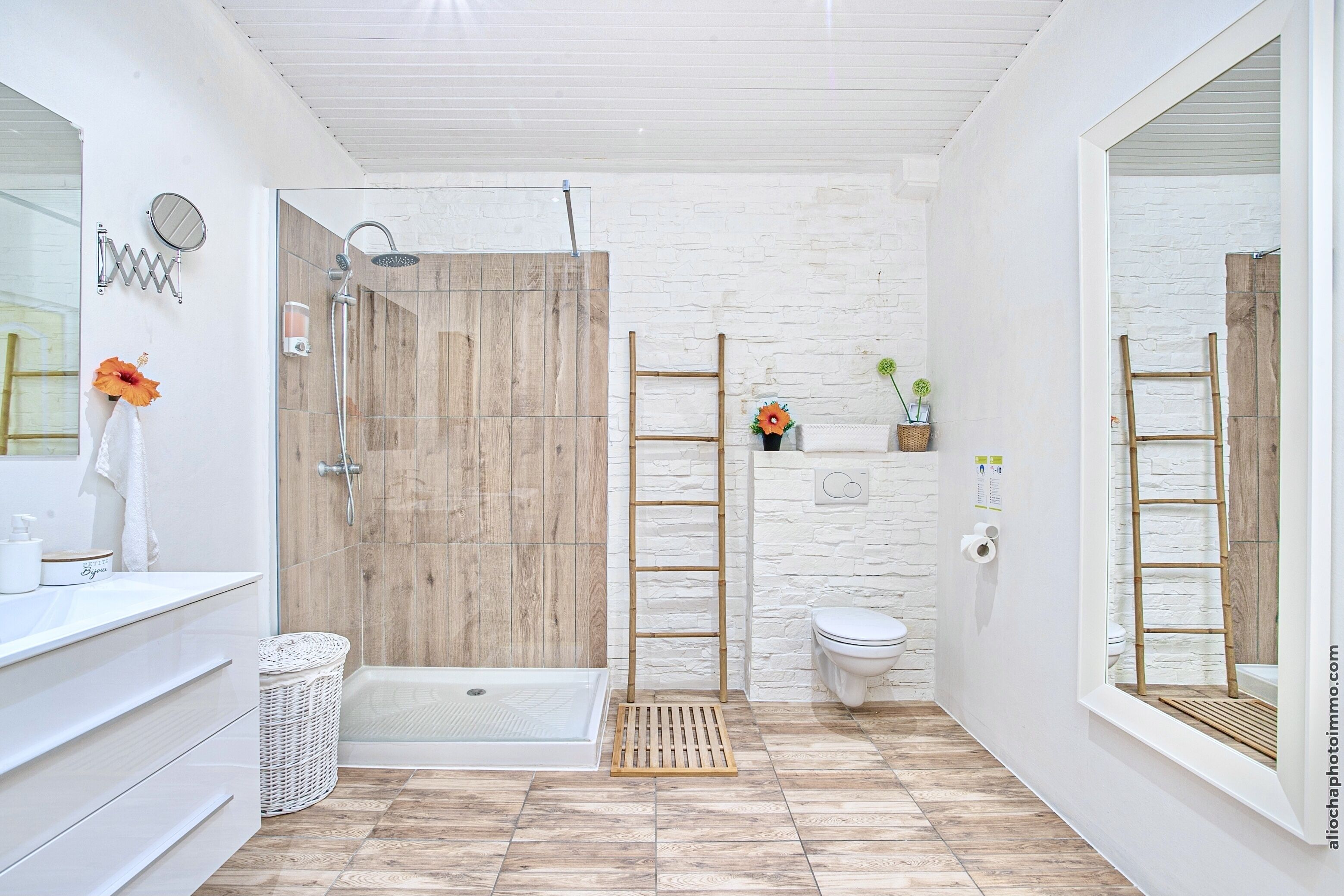 Appartement majestueux, salle de bain privée | Salle de bain | Douche, articles de toilette (gratuits), séchoir à cheveux