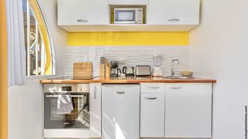 Deluxe Apartment | Private kitchen