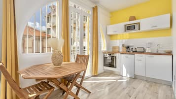 Deluxe Apartment | Living area
