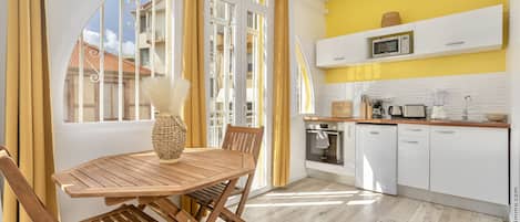 Deluxe Apartment | Living area | 50-inch flat-screen TV with digital channels, TV