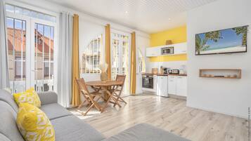 Deluxe Apartment | Living area