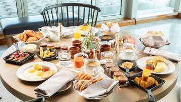 Daily buffet breakfast (KWD 15 per person)