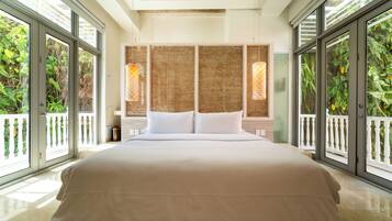 Junior Suite, 1 King Bed | Premium bedding, pillowtop beds, minibar, in-room safe