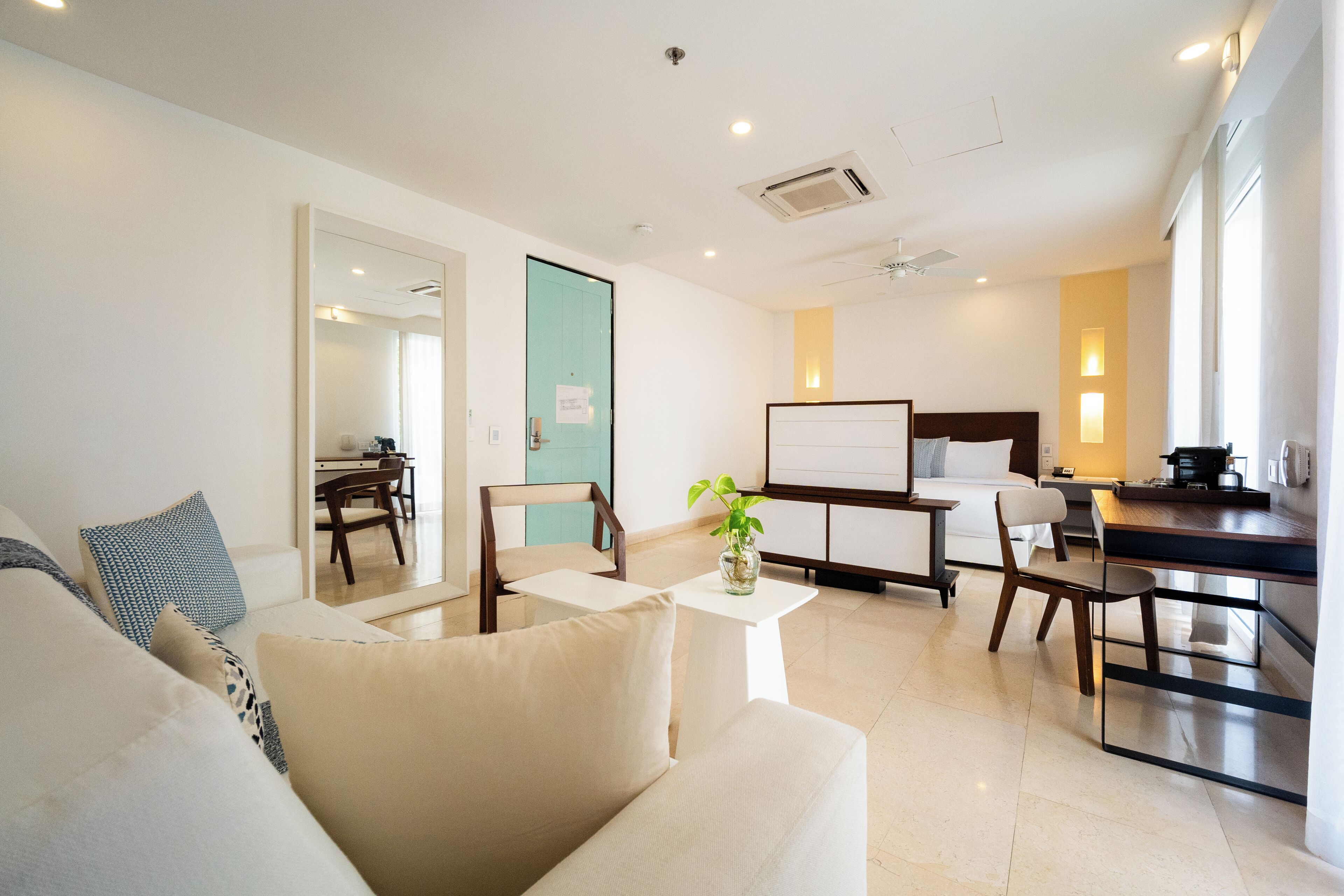 deluxe suite, 1 king bed (garden, sofa) | premium bedding, pillow-top beds, minibar, in-room safe