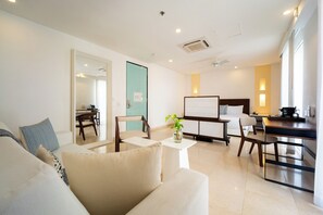 Suite Deluxe, 1 llit de matrimoni gran (Garden, Sofa) | Roba de llit d'alta qualitat i matalassos amb encoixinament addicional 