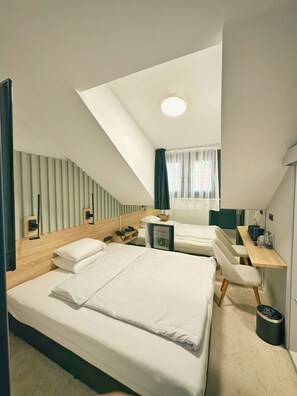 經濟單人房, 1 張單人床, 抗過敏 | 高級寢具、迷你吧、客房內保險箱、書桌