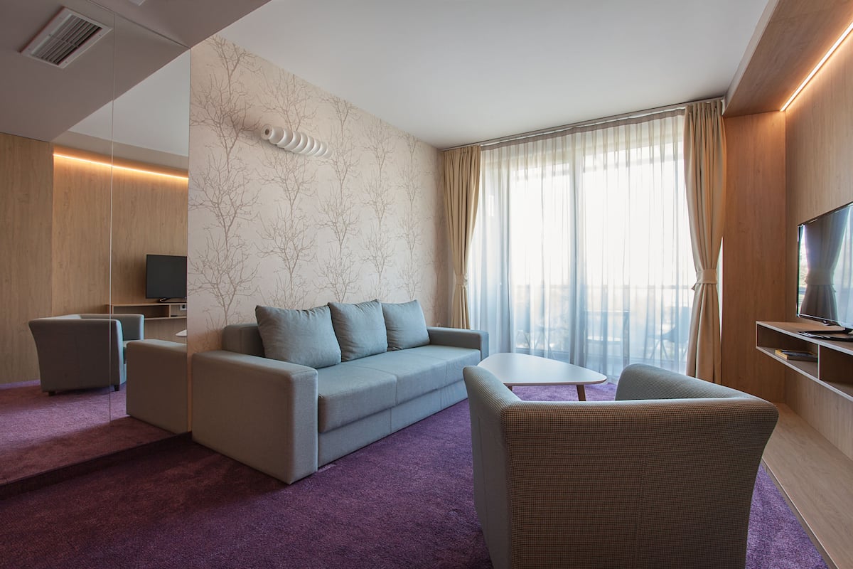 1 bedroom, premium bedding, minibar, in-room safe