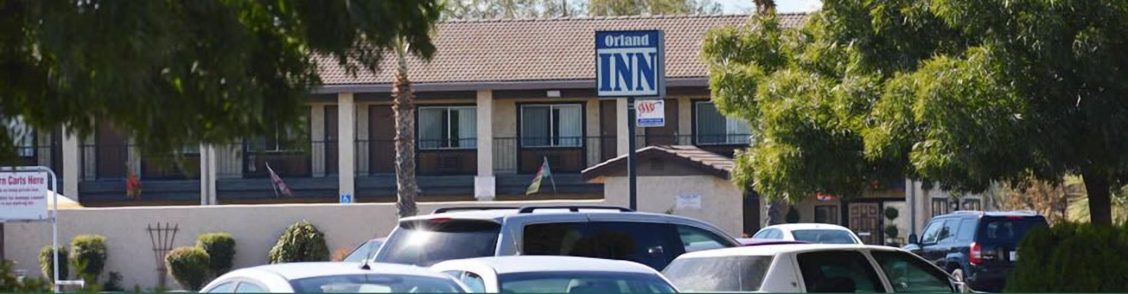 A building with a sign for 'Orland Inn'.