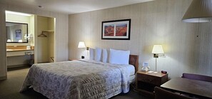 Standard Room, 1 King Bed | Desk, iron/ironing board, free WiFi, bed sheets - Orland Inn (Orland)