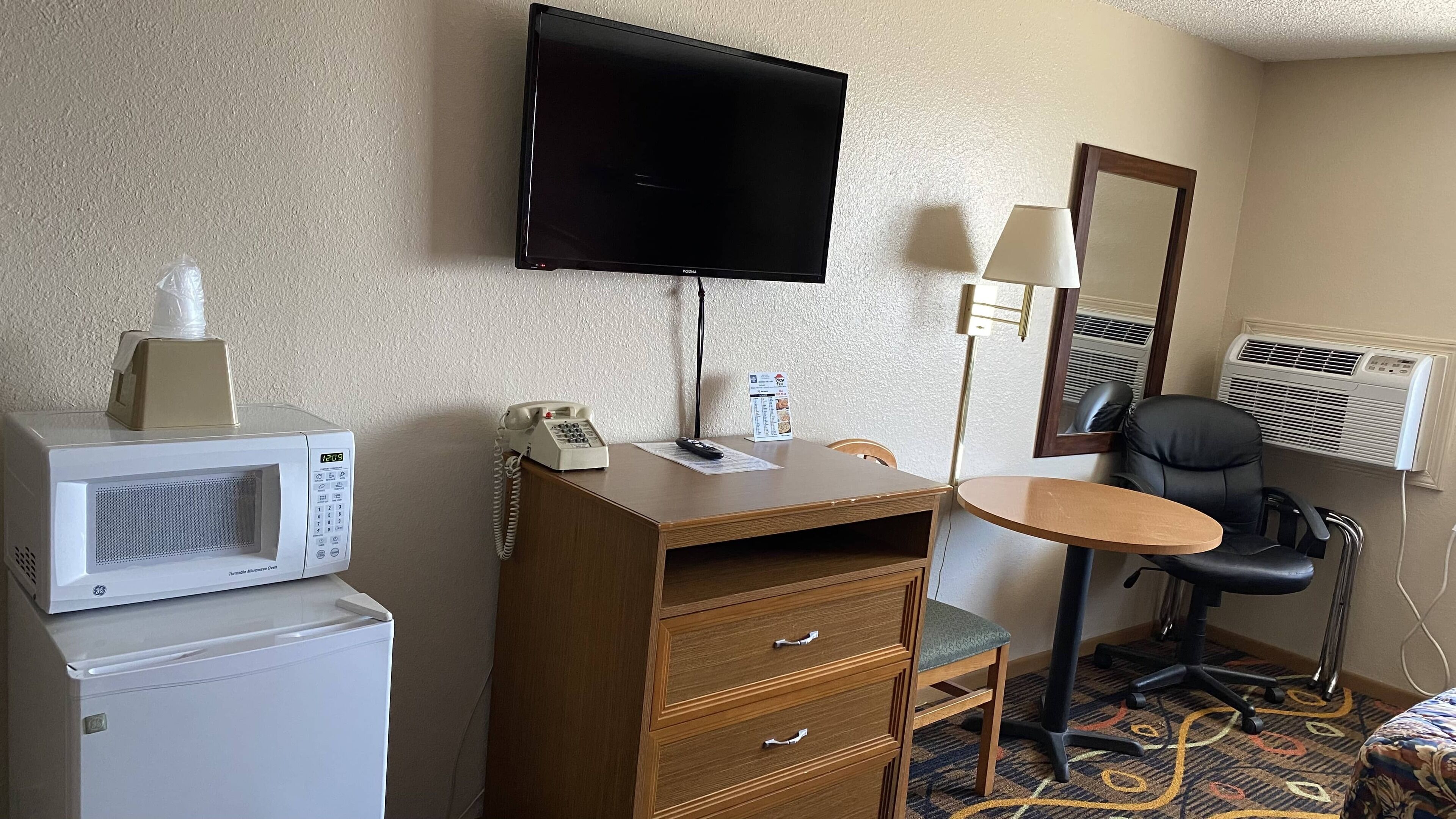 Double Room, 2 Queen Beds | Mini fridge