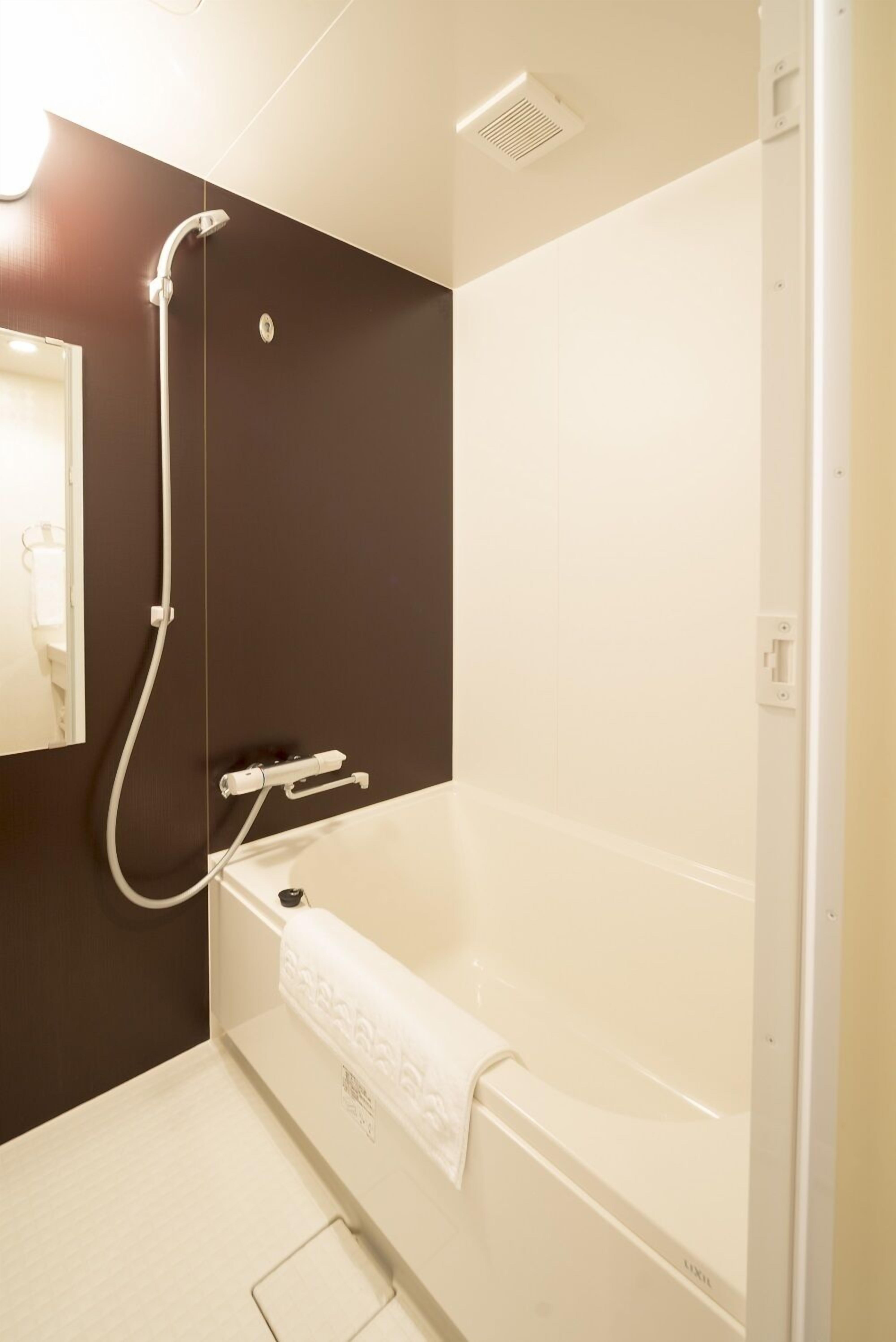 separate bathtub and shower, free toiletries, hair dryer, slippers