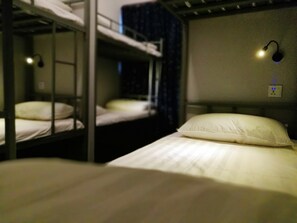 Iron/ironing board, free WiFi, bed sheets - Urban Hostel (Singapore)