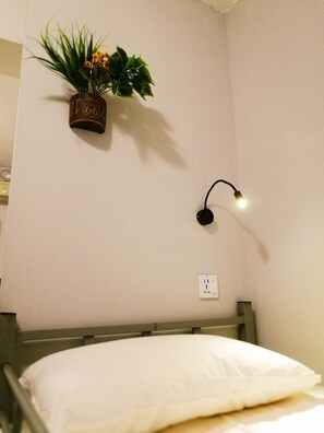 Iron/ironing board, free WiFi, bed sheets - Urban Hostel (Singapore)