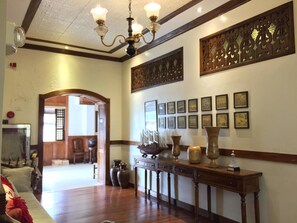 Lobby sitting area - Hotel Veneto De Vigan (Vigan)