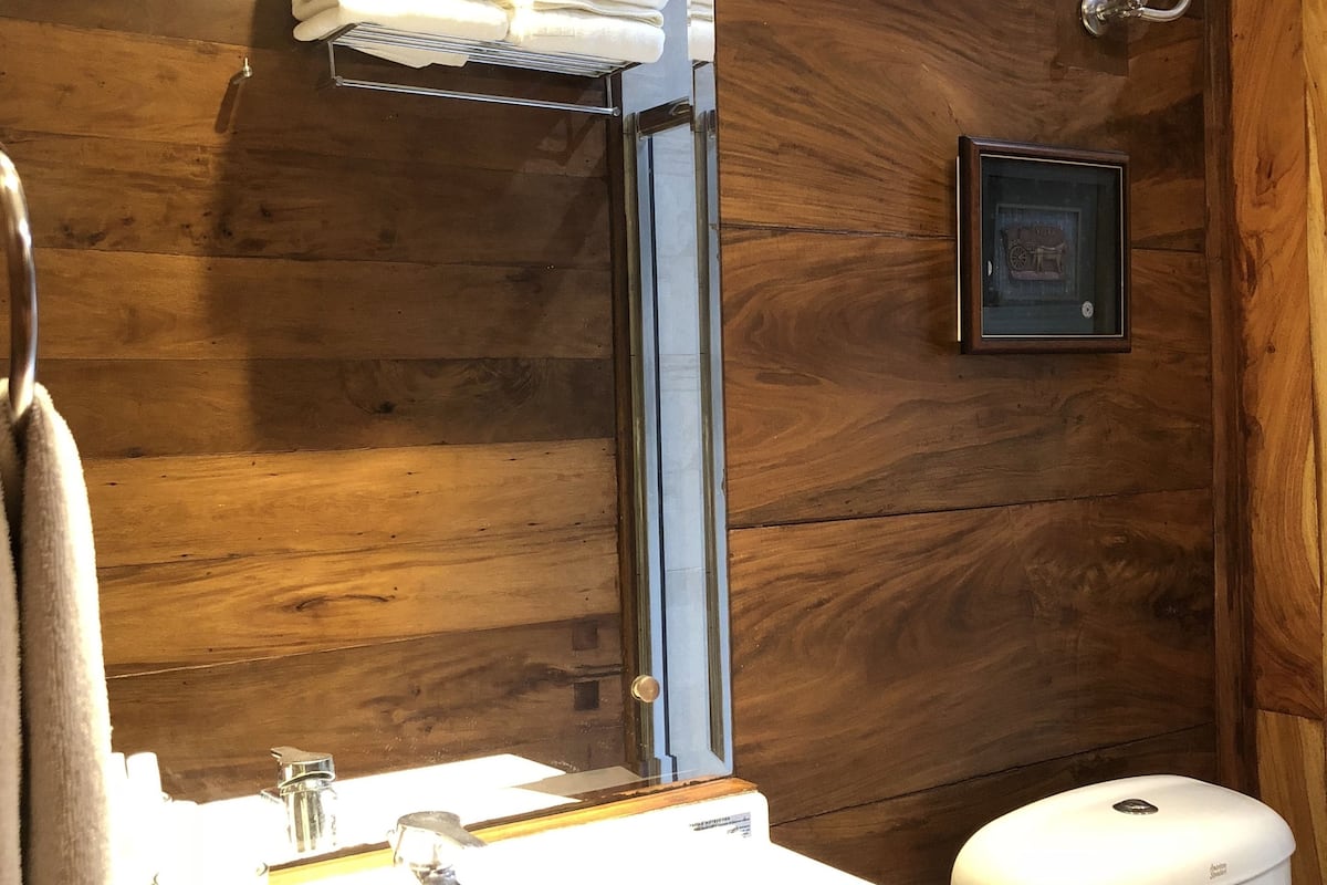 executive room | bathroom amenities | shower, free toiletries, hair dryer, bidet