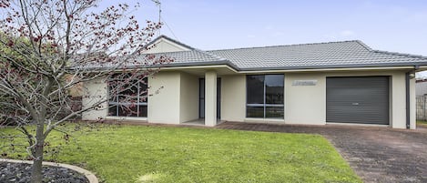 House, 3 Bedrooms, 2 Bathrooms