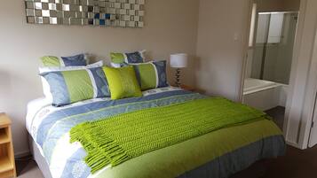 Apartemen, 3 kamar tidur | 3 kamar tidur, seprai premium, dan setrika/meja setrika