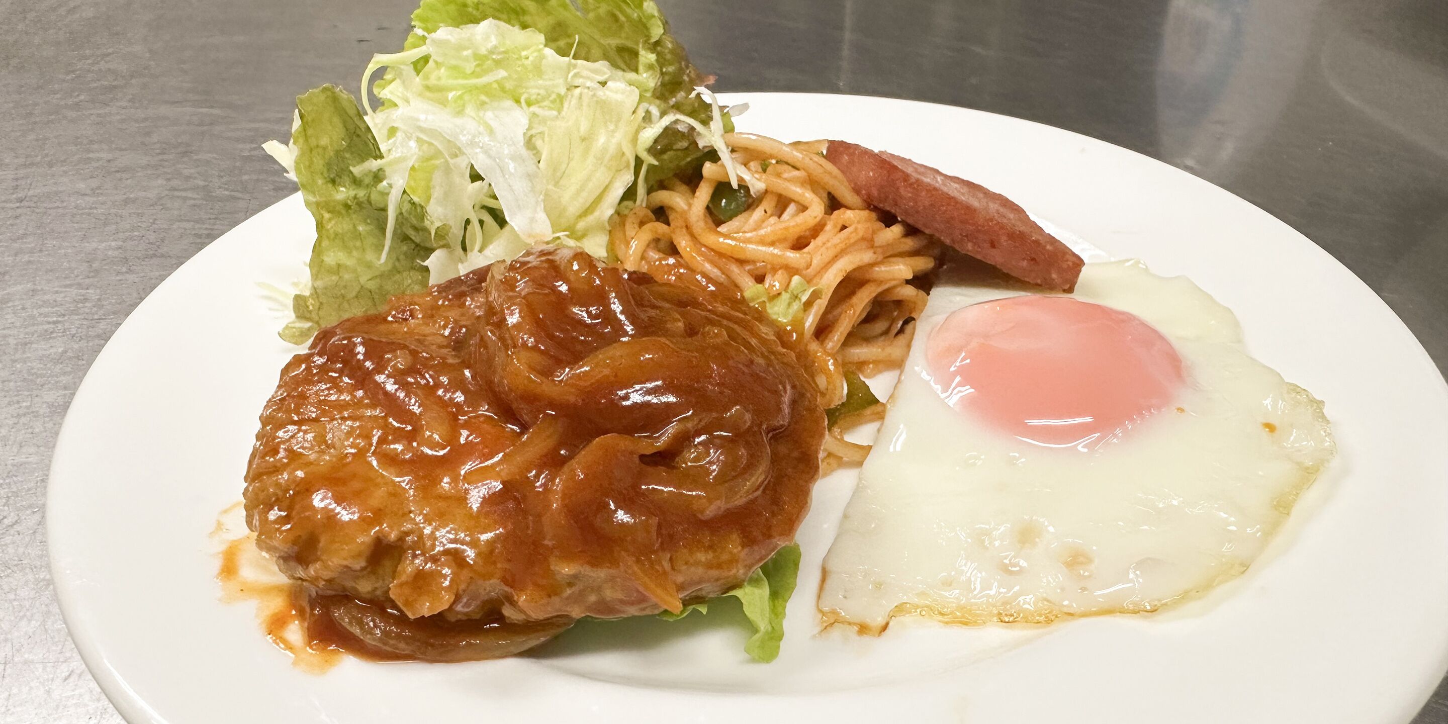 อาหารและเครื่องดื่ม