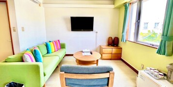 Wide Triple Room, Non Smoking | Free WiFi, bed sheets