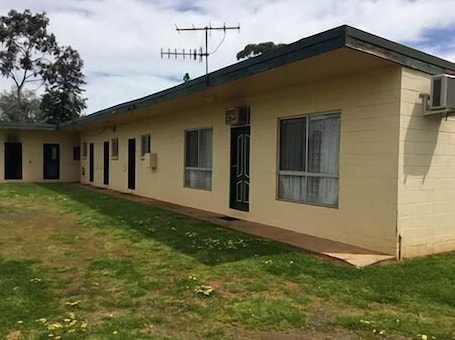 Exterior. Rankins Springs Motel