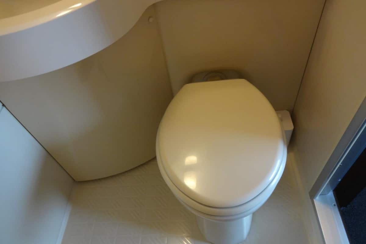 shower, free toiletries, towels