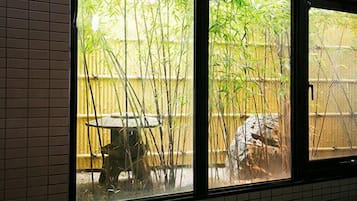 屋内スパ浴槽