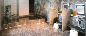 Indoor spa tub