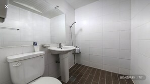 Standard Room | Bathroom