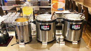 Daily buffet breakfast (JPY 1580 per person)